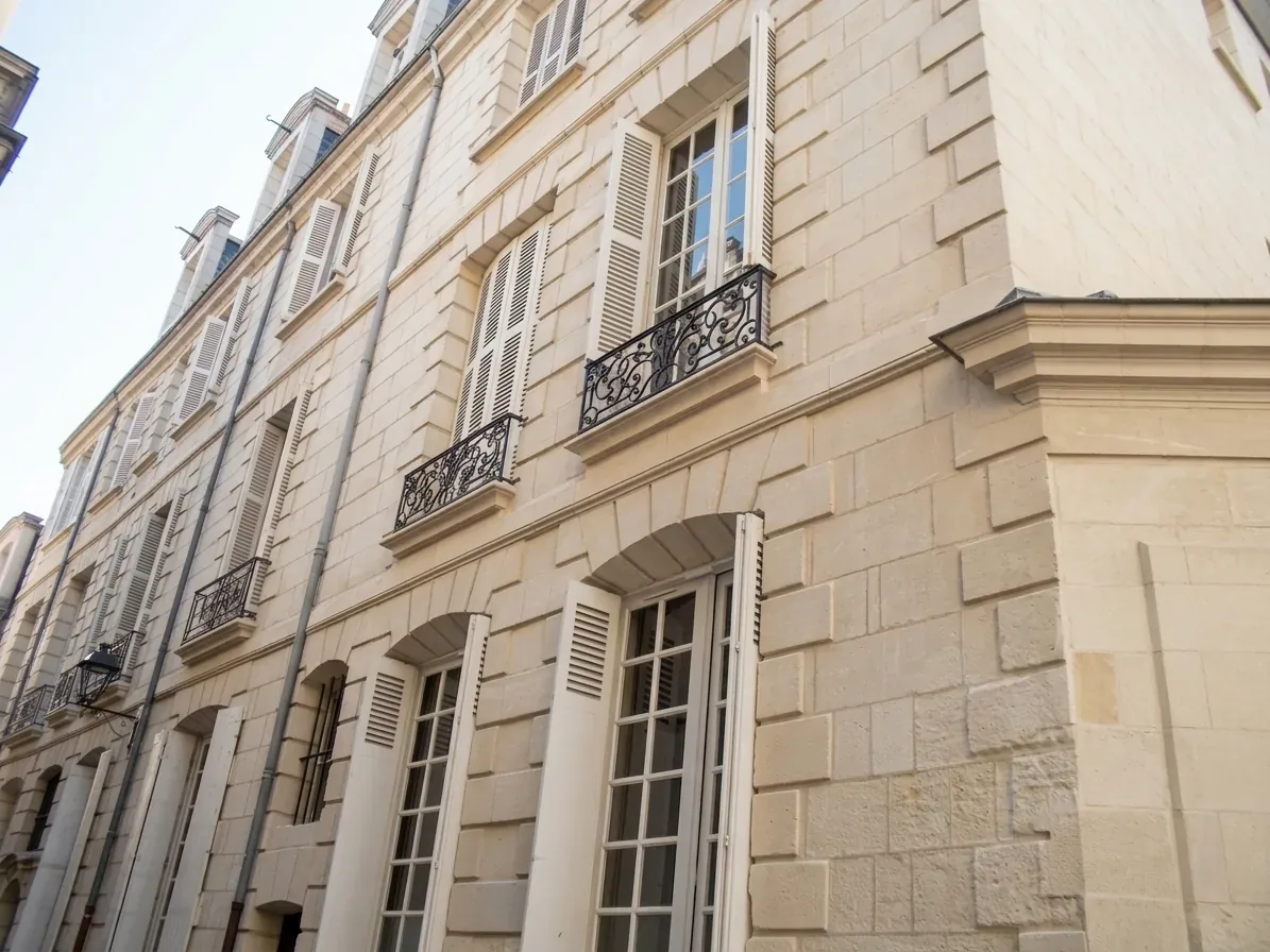 Ravalement de façade en pierre dans le Gard