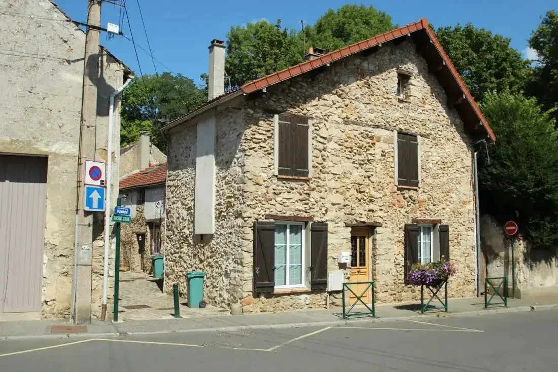 Ravalement de façade en pierre dans le Gard