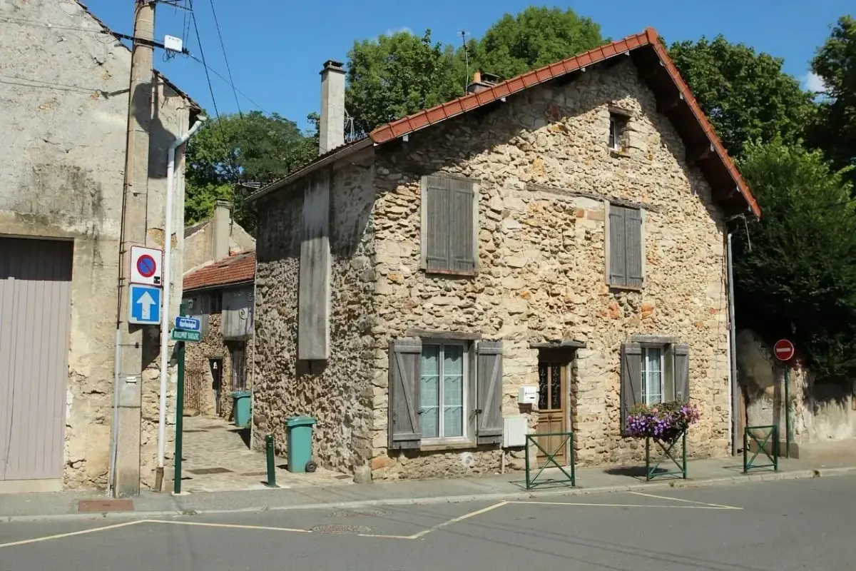 Ravalement de façade en pierre dans le Gard
