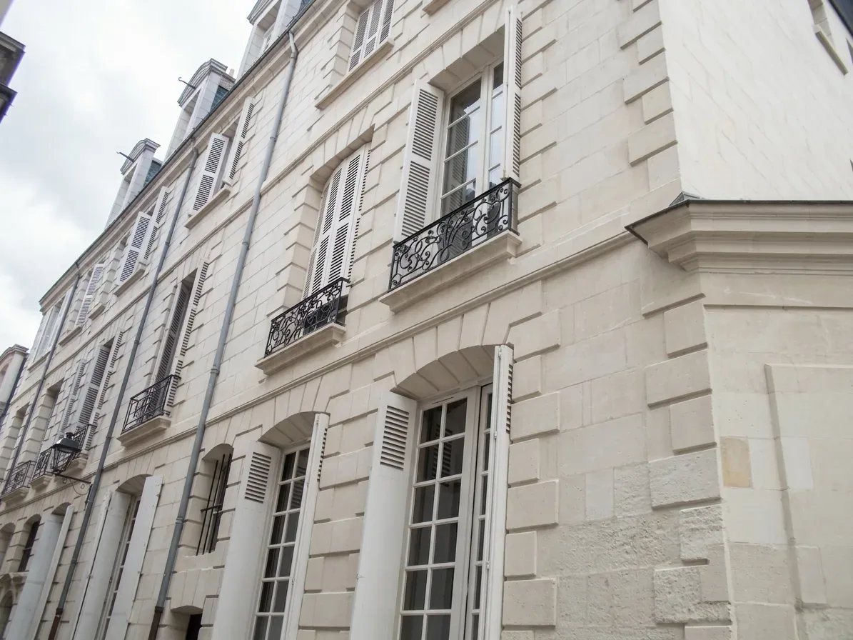 Ravalement de façade en pierre dans le Gard